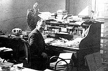 Oliver Perry Hay at his desk at the Carnegie Institution.jpg