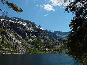 Emerald lake trinity alps.jpg
