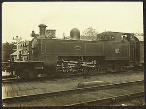 110 train which has stopped on tracks (13714893334).jpg