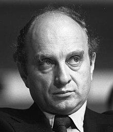 Bundesarchiv B 145 Bild-F054879-0030, Mainz, FDP-Bundesparteitag, Lambsdorff (cropped).jpg