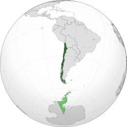 Chilean territory in dark green; claimed but uncontrolled territory in light green.