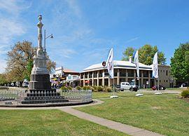 Mansfield Police Memorial and Mansfield Hotel.JPG