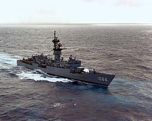 USS Marvin Shields (FF-1066) underway in the Pacific Ocean on 16 December 1988 (6483085).jpg