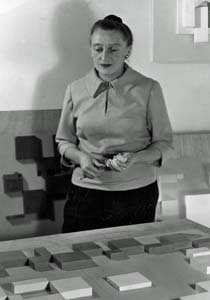 Photo of Mary Martin (artist).jpg