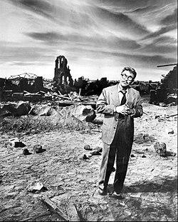 Burgess Meredith Twilight Zone 1960.jpg
