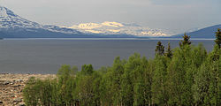 Røssvatnet with Dårtindan & Lukttinden, 2011 June.jpg