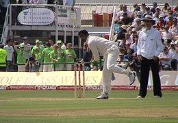 Adbur Razzak bowling 2010.jpg