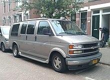 Chevrolet Express 1500 (43332356855).jpg