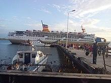 KM Dorolonda at port of Pantoloan.jpg