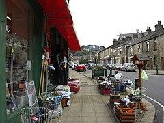 Station Road, Hadfield - geograph.org.uk - 943037.jpg