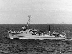 USS Peacock (MSC-198) underway, circa in 1969 (NH 84419).jpg