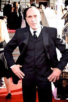 Actor Nestor Serrano.jpg
