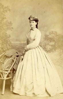 Alice Charlotte von Rothschild (1847-1922).png