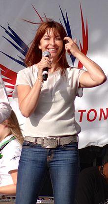 Suzy Perry 2013 British Grand Prix cropped.jpg