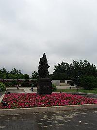 Statue of Zhu Ran in Cultural Park 2012-05.JPG