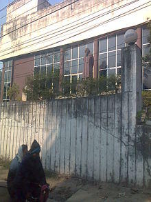 Building with a wall and statue