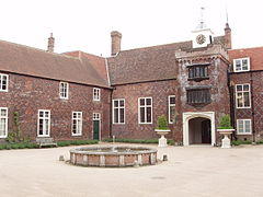 Fulham Palace courtyard - geograph.org.uk - 835758.jpg