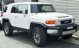 2011 Toyota FJ Cruiser (GSJ15R) wagon (2011-11-08) 01.jpg