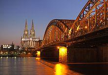 Hohenzollernbrücke Köln.jpg