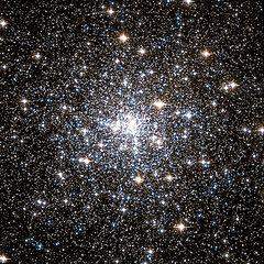 NGC 6752 Hubble WikiSky.jpg