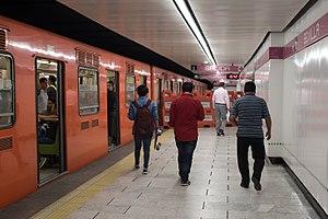 Metro Sevilla platform, May 2018.jpg