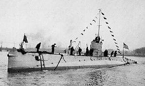 USS R-7 (SS-84).jpg
