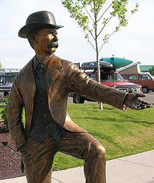 Ibperrinestatue.JPG