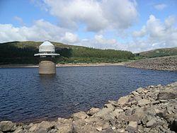 Llyn Celyn dam and tower w.JPG