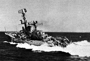 HMAS Yarra (DE 45) underway c1962.jpg