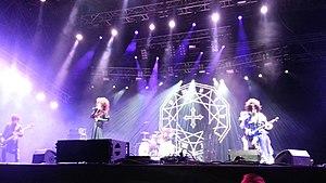 Moi dix Mois performing at the 2014 Kubana Festival.