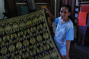 Traditional sasak weaving.jpg