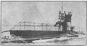 HMS B11 sub and crew 1914.jpg