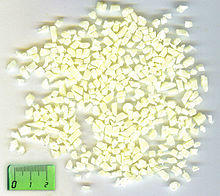 Grãos de plástico ABS (ABS plastic grains).jpg