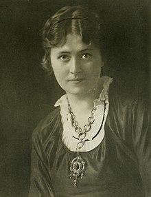 Ruby Lindsay portrait photograph (cropped).jpg