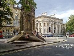 The Taylor Institute from behind the Martyrs' Memorial, in Oxford, England.jpg