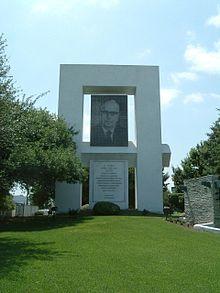 Eugenio Garza Sada Memorial.jpg