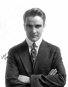 William Desmond (actor) 1925 by Witzel.jpg