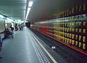 MetroBrussel Merode perron.jpg