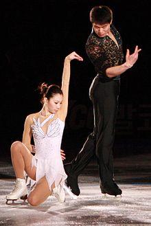 Zhang and Zhang 2009 Festa On Ice.JPG