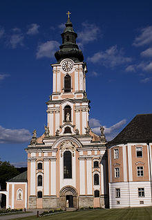 Stiftskirche Wilhering Fassade.jpg