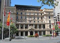 Old Customs House in Circular Quay, Sydney.jpg