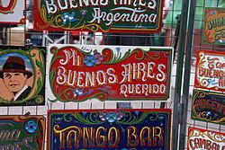 Plaques painted with fileteado style in the San Telmo Fair.