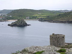 Cromwell's Castle, Tresco overlooking Bryher - geograph.org.uk - 885110.jpg