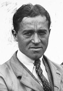 Dario Resta at the 1914 French Grand Prix (4) (cropped).jpg