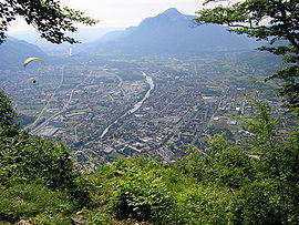 Cluses seen from the nearby hillside