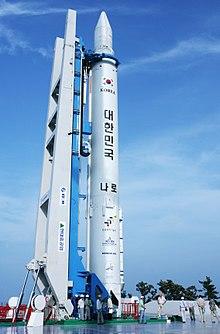 나로호(KSLV-I) 발사대 기립 (3).jpg