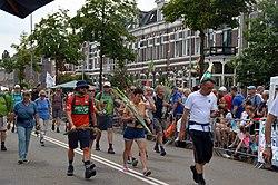 Aankomst deelnemers van de Vierdaagse Nijmegen 2019 op de Sint Anna straat St Annastraat Via Gladiola.jpg