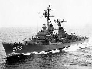 USS Richard S. Edwards (DD-950) underway in the Pacific Ocean 1962