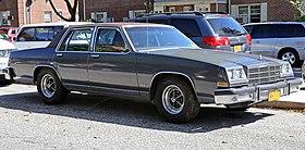 1982 Buick LeSabre Limited diesel sedan front.jpg