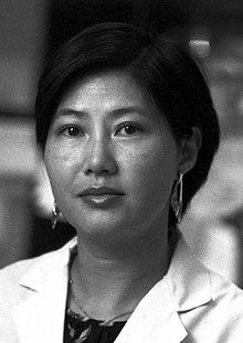 Flossie Wong-Staal (cropped).jpg